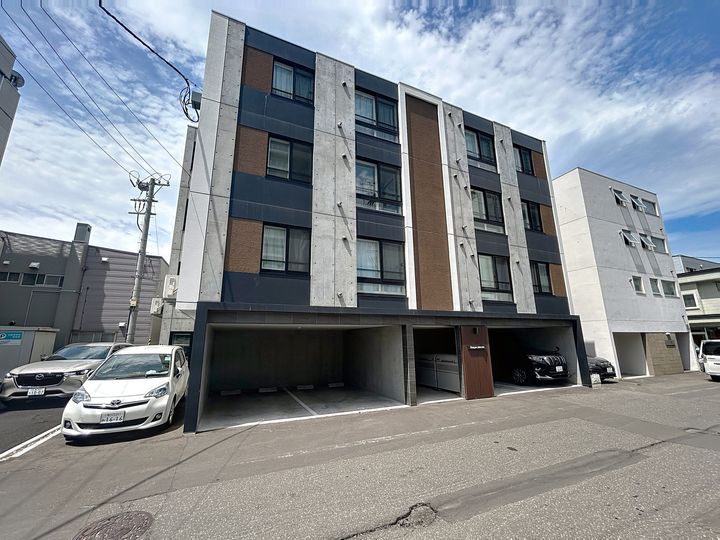 GRANDUKE永山公園通の外観