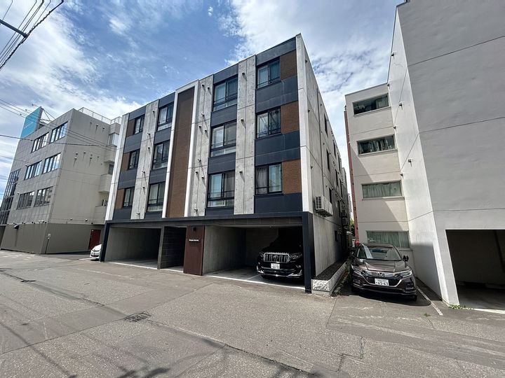 GRANDUKE永山公園通の外観