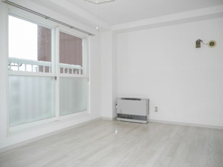 北海道札幌市東区北二十三条東10丁目の賃貸マンションの居間