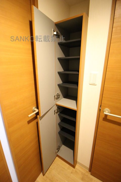 OLIVE環状東の内装