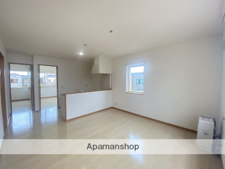 北海道札幌市北区新琴似六条4丁目の賃貸アパートの居間