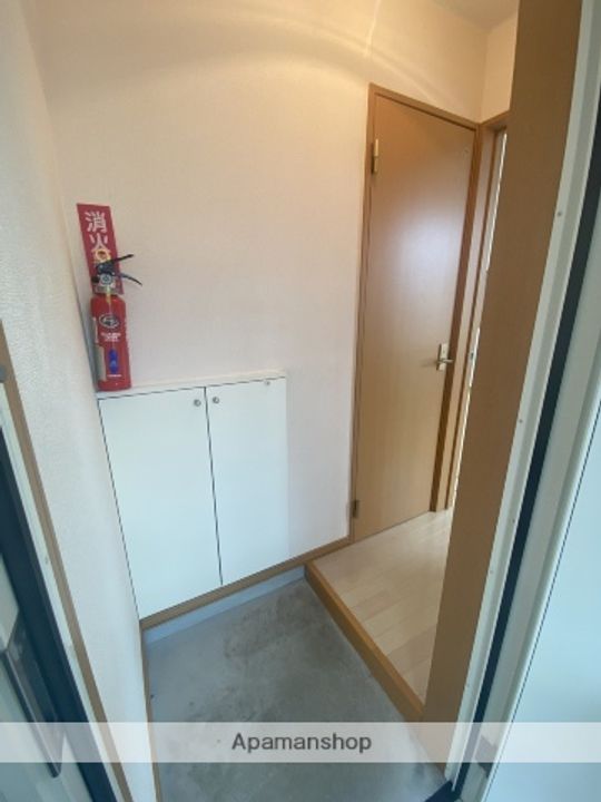 北海道札幌市北区新琴似六条4丁目の賃貸アパートの玄関