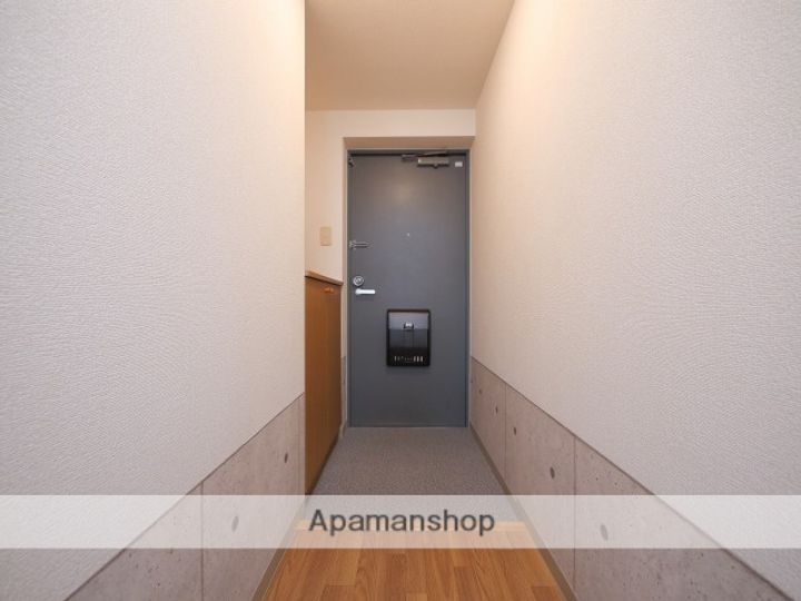 北海道札幌市北区百合が原4丁目の賃貸マンションの玄関