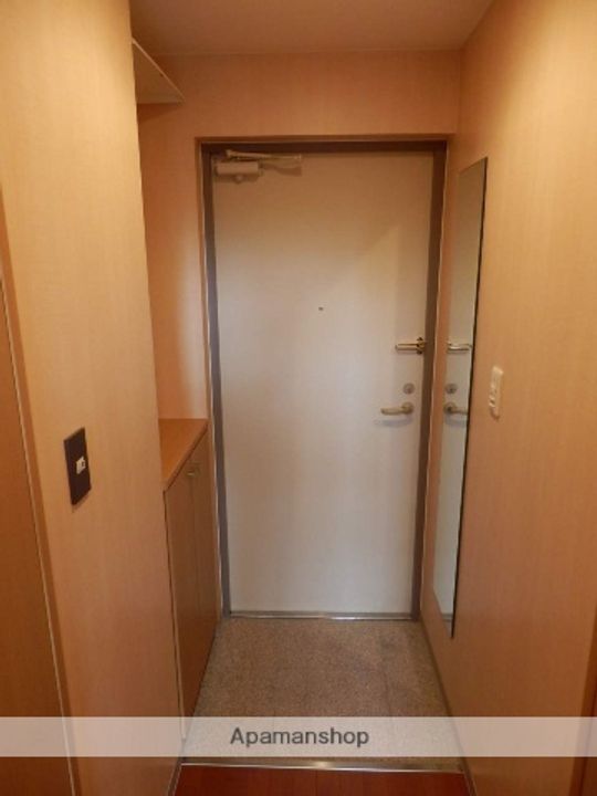 北海道札幌市北区北十八条西4丁目の賃貸マンションの玄関