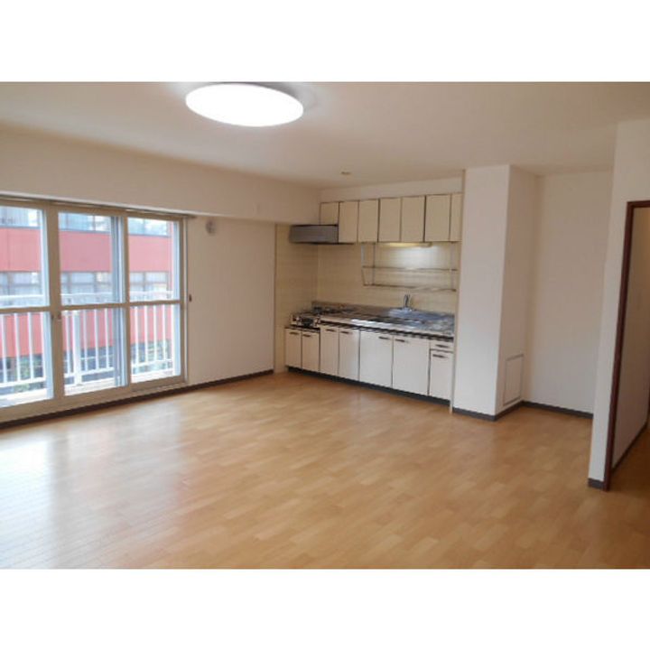 朝日プラザ偕楽園の居間