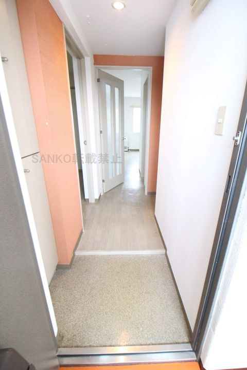 カーム北18条201の玄関