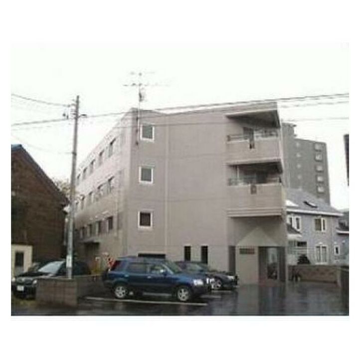 カーム北18条201の外観