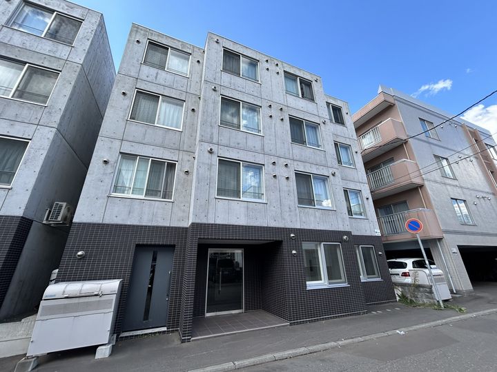 アルバ元町の外観