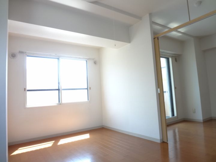 ミ・ピアーチェ環状通の居間