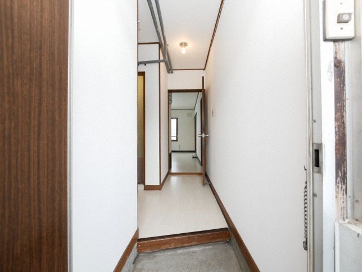 北栄マンションBの玄関