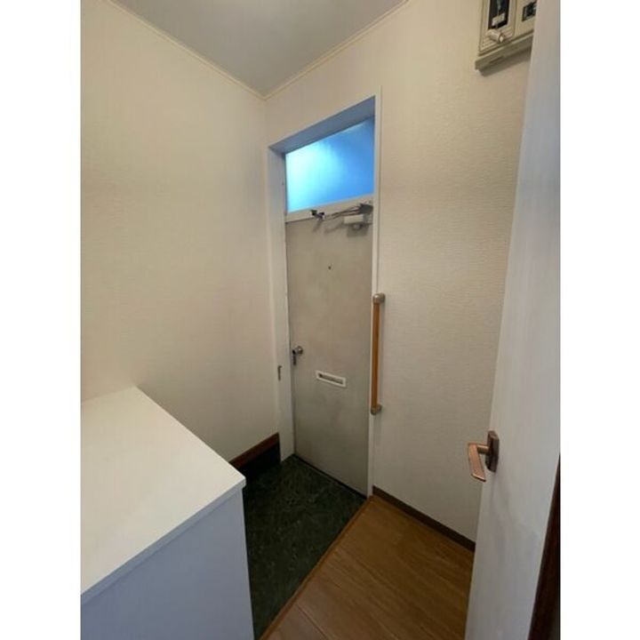 マルココーポ⑥102の玄関