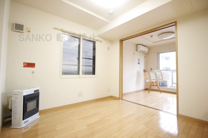 北海道札幌市東区北二十二条東16丁目の賃貸マンションの居間