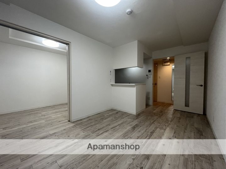 北海道札幌市北区北二十七条西2丁目の賃貸マンションの居間