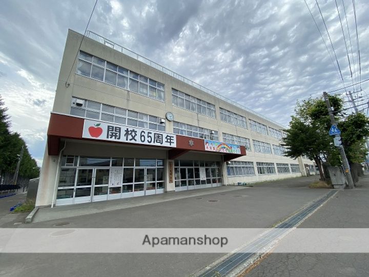北海道札幌市豊平区美園十一条4丁目の賃貸アパートの周辺