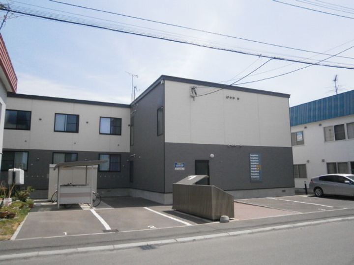 レオパレスフィオーレ月寒201の外観