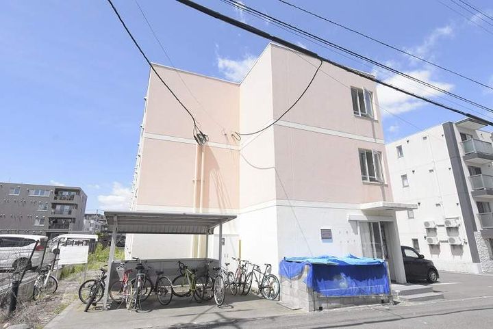 レオパレス月寒ベストフラット204の外観