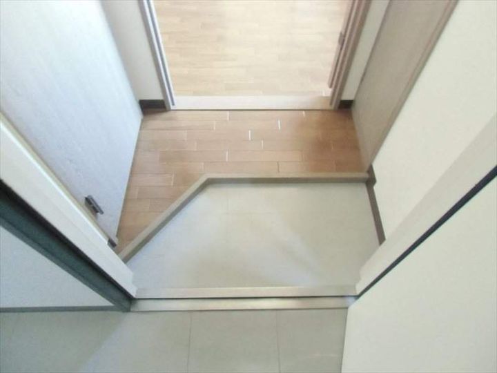 カサブランカ弐番館302の玄関