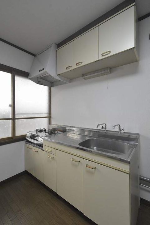 北海道札幌市豊平区美園七条6丁目の賃貸アパートのキッチン
