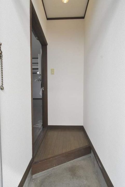 北海道札幌市豊平区美園七条6丁目の賃貸アパートの玄関