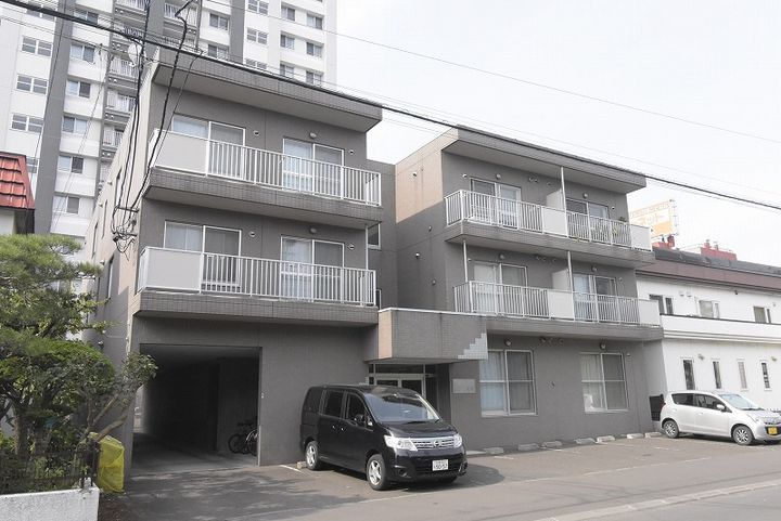 北海道札幌市豊平区月寒中央通8丁目の賃貸マンションの外観
