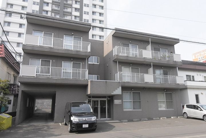 北海道札幌市豊平区月寒中央通8丁目の賃貸マンションの外観