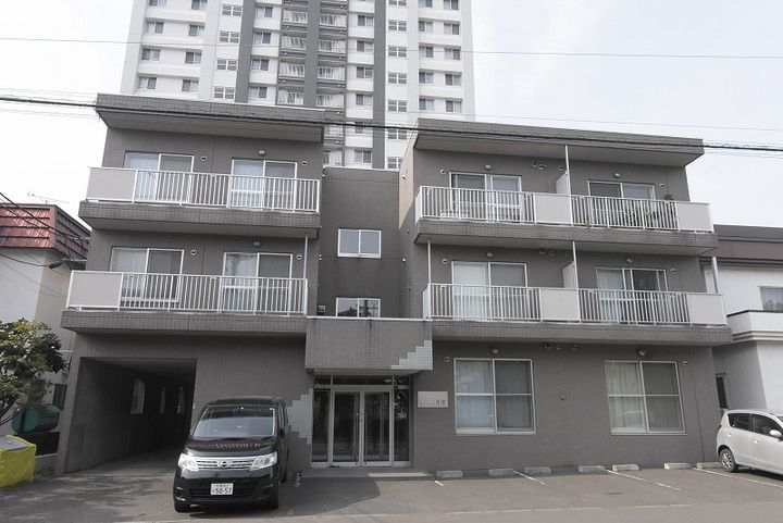 北海道札幌市豊平区月寒中央通8丁目の賃貸マンションの外観