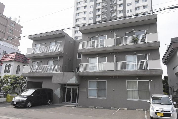 北海道札幌市豊平区月寒中央通8丁目の賃貸マンションの外観