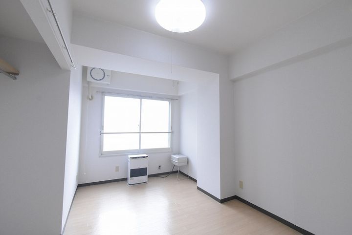 北海道札幌市豊平区美園二条4丁目の賃貸マンションの内装