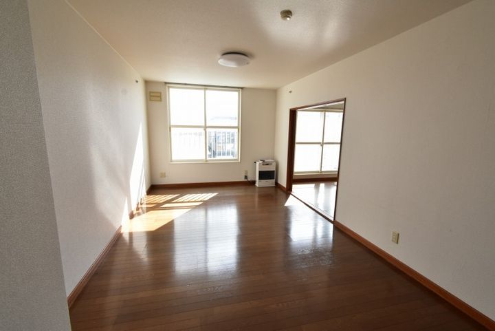 正和マンションNO.1 セキスイハイム203の居間