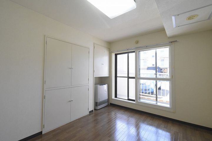 エンドレス三井西岡の内装