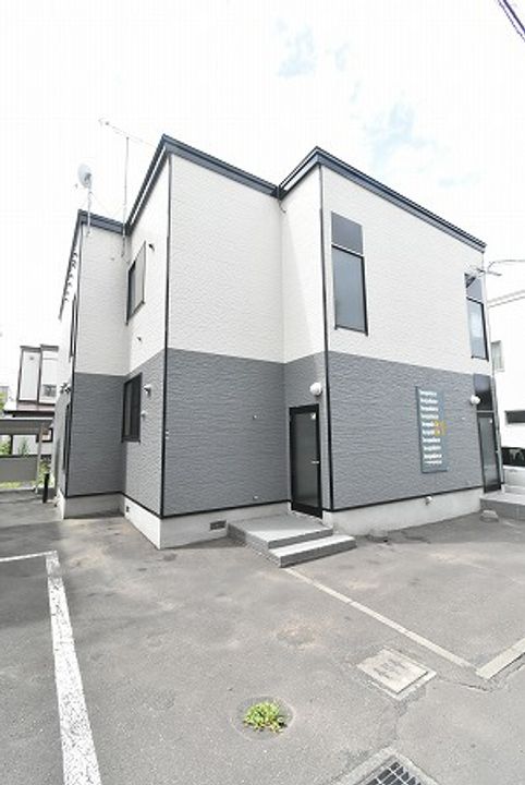 レオパレス月寒西102の外観