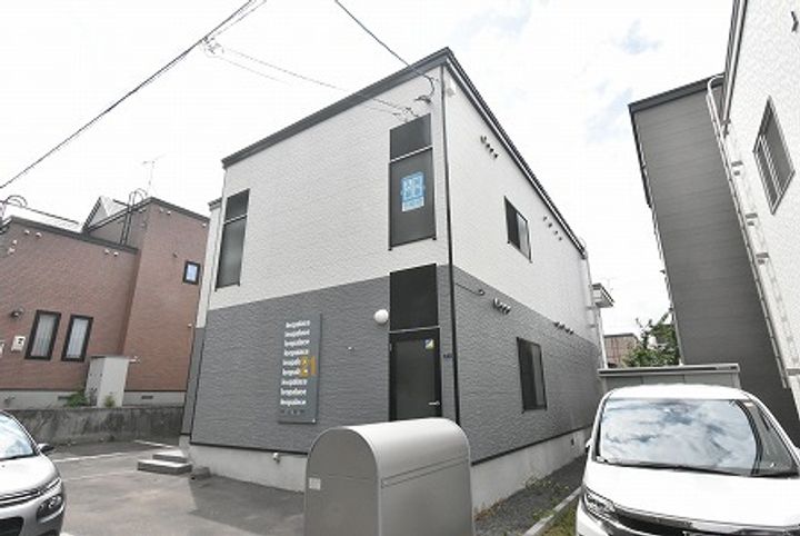レオパレス月寒西102の外観