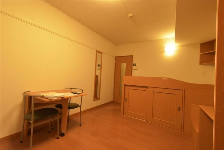 レオパレスフィオーレ月寒110の内装