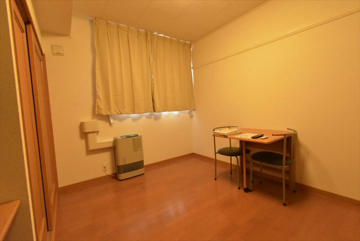 レオパレスフィオーレ月寒110の内装