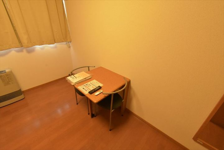 レオパレスフィオーレ月寒110の内装