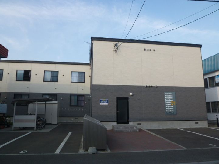 レオパレスフィオーレ月寒110の外観