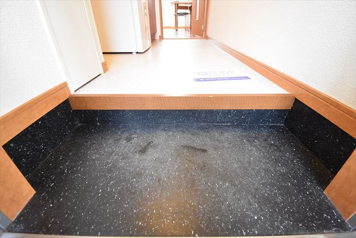 レオパレス里塚ベストフラット103の玄関