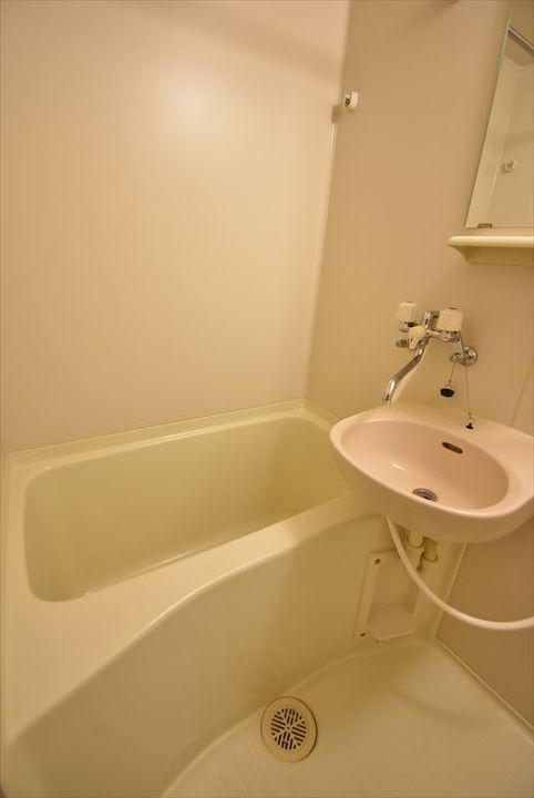 レオパレス里塚ベストフラット103の風呂