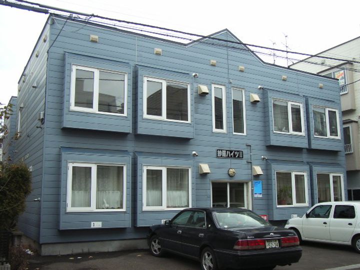 北海道札幌市白石区本郷通13丁目北の賃貸アパートの外観