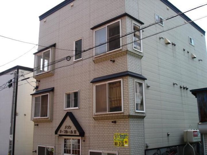 北海道札幌市白石区南郷通14丁目南の賃貸アパートの外観