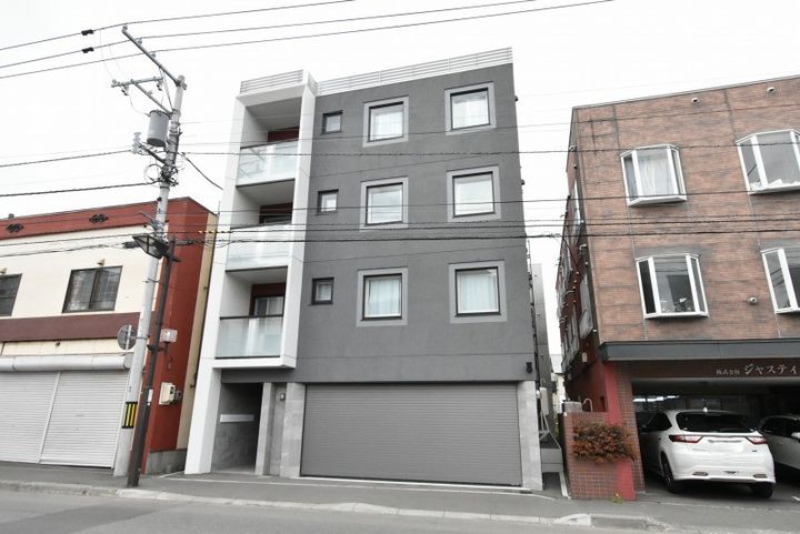 リュクス平岸の外観