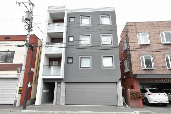 リュクス平岸の外観