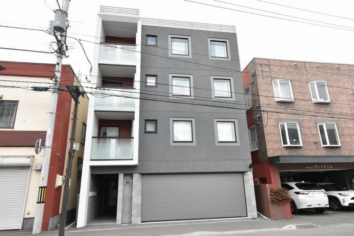 リュクス平岸の外観