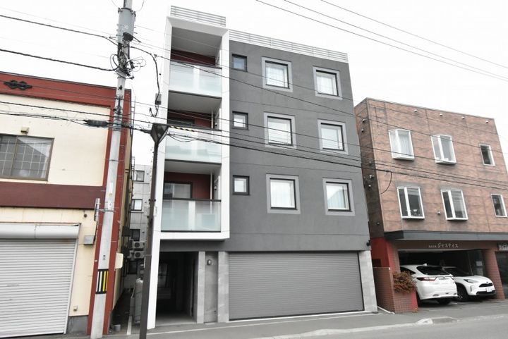 リュクス平岸の外観