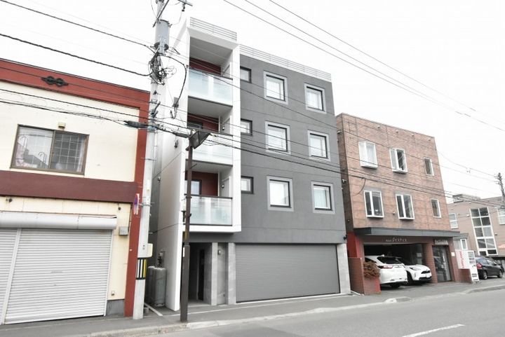 リュクス平岸の外観