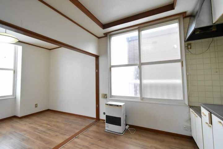 K2オオタキビル202の居間