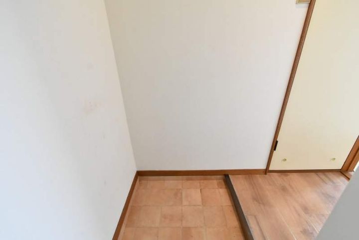 K2オオタキビル202の玄関