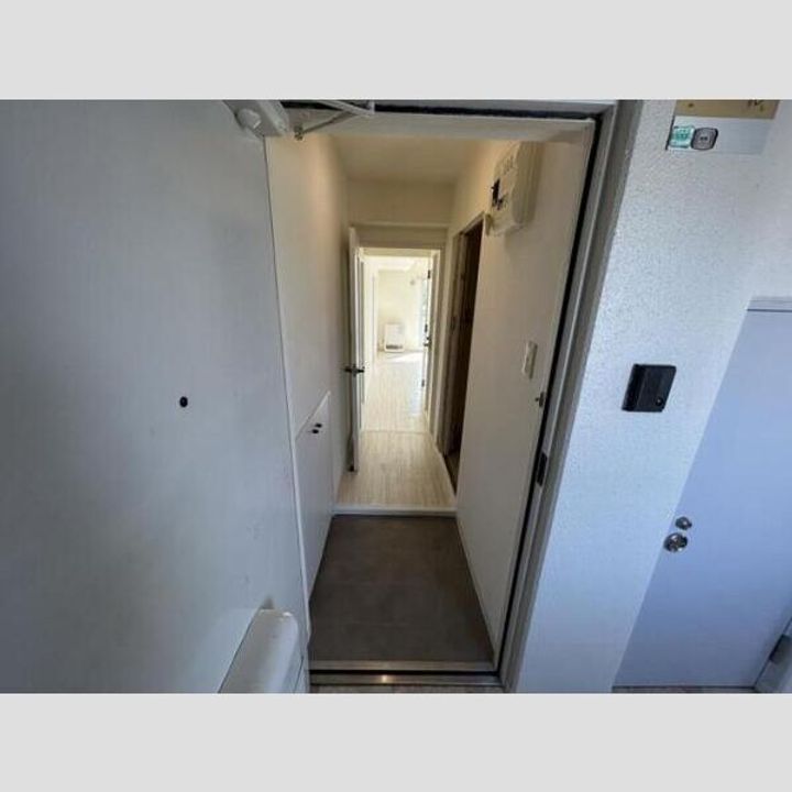 サントピア401号室の玄関