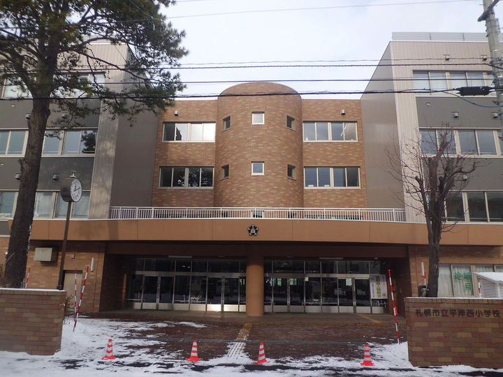 アールコートミュンヘン弐番館の周辺