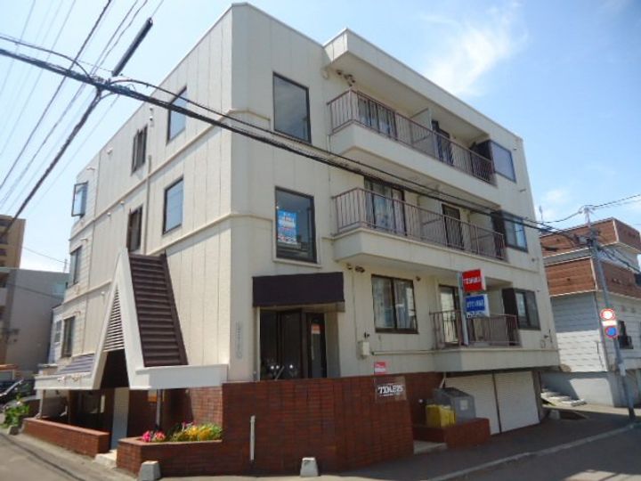 北海道札幌市豊平区月寒東一条5丁目の賃貸マンションの外観